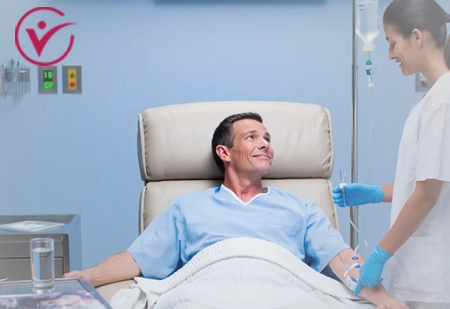 Пациент получает капельницу
